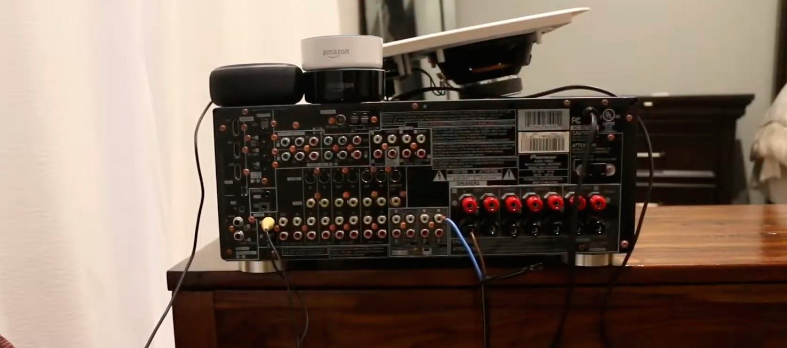 How To Hook Up a Graphic Equalizer To a Stereo Receiver