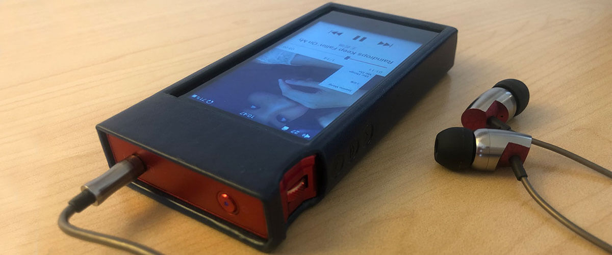 FiiO M7 photo on a table